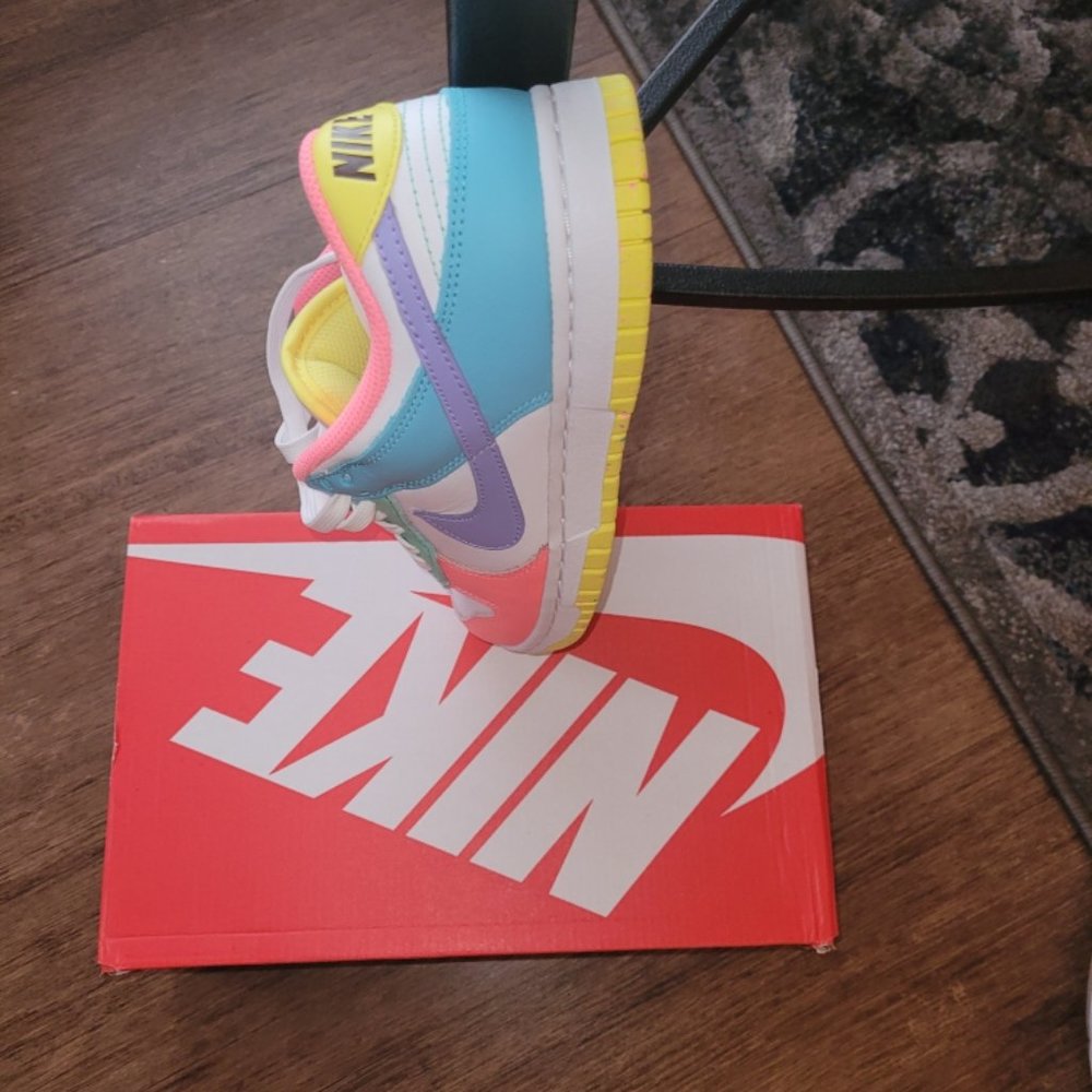 Nike - Picture 2 of 3